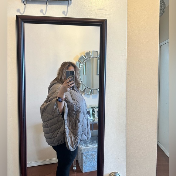 Lightweight oversized puffer jacket - Picture 7 of 8